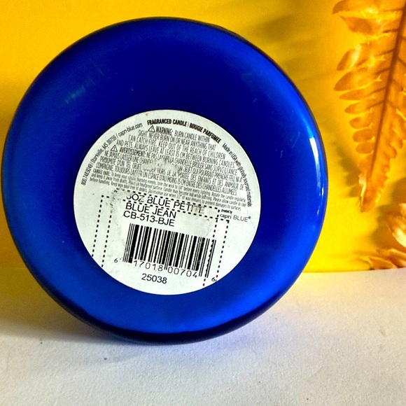 Capri Blue Scented Candles - Soy Candle Wax Blend - Jar Candles Blue Jean (8 oz) - Picture 7 of 7